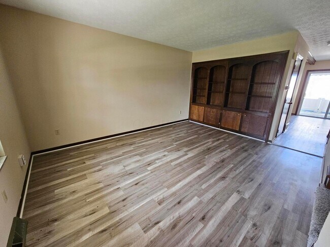 Building Photo - 5013 Godown Rd