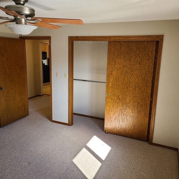 Large closet - 761 Trailsway Ln