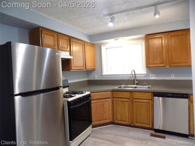 Building Photo - 39417 Cather St