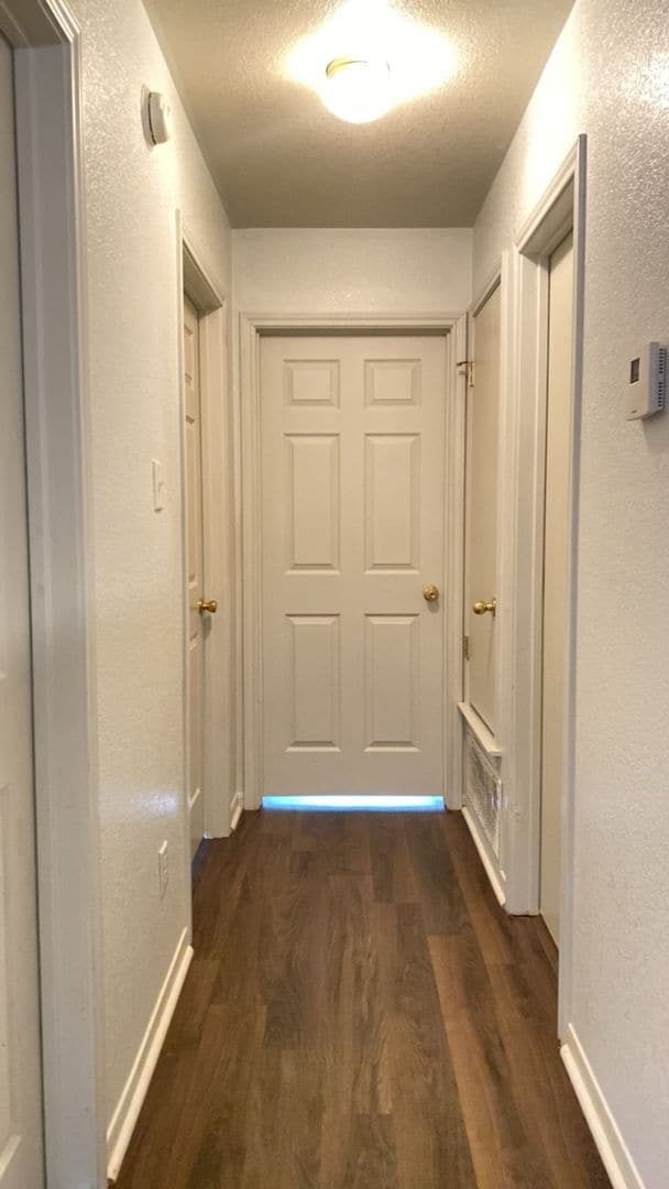 Building Photo - 506 Primrose Dr
