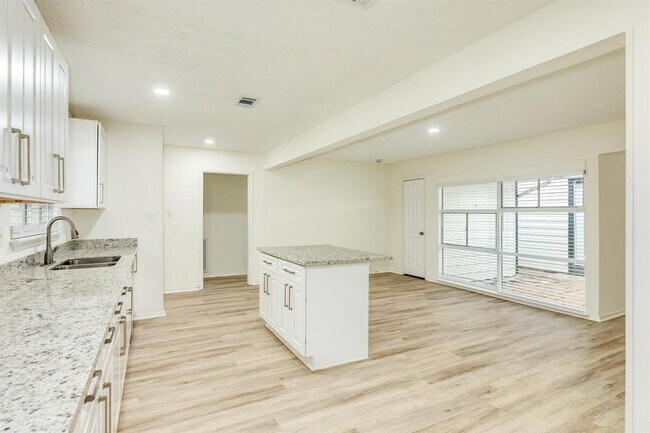 Building Photo - 408 Gardenia St