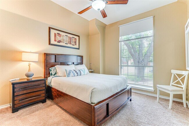 Building Photo - 1209 Lacey Oak Loop