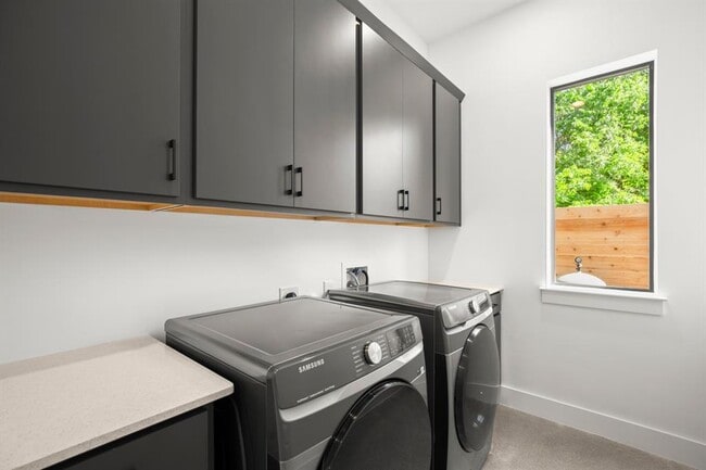 Building Photo - 1006 Winsted Ln