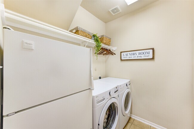 Building Photo - 25210 Hazel Ranch Dr