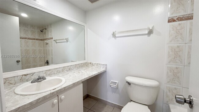 Building Photo - 666 W 81st St