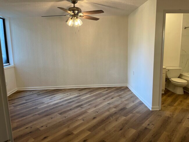 Building Photo - 1750 N Marywood Ave