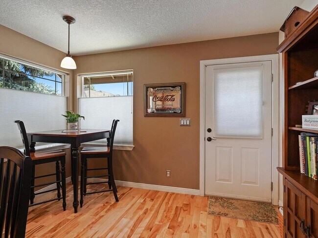 Building Photo - Spacious Prineville Home with Large Backyard!