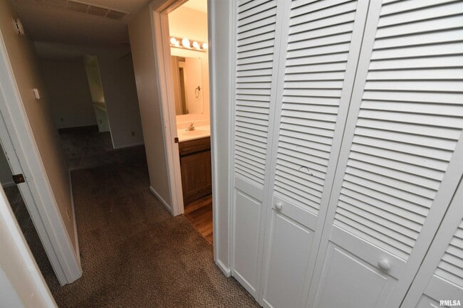Building Photo - 5734 Autumn Ridge Ct