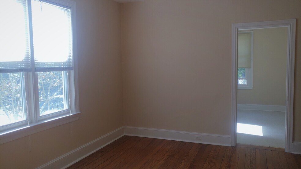 Building Photo - 400 N Bellevue Ave