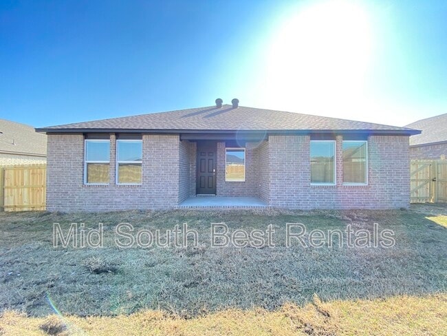 Building Photo - 44 Kelton Ln