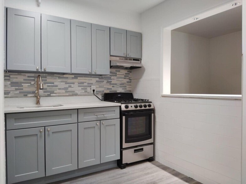 Building Photo - 556 W 161st St