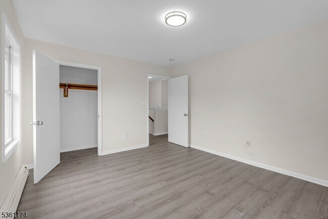 Building Photo - 477 Lewis St