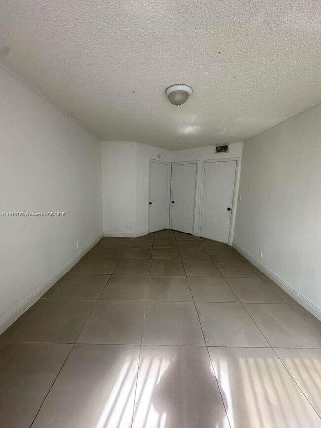 Building Photo - 8290 Lake Dr