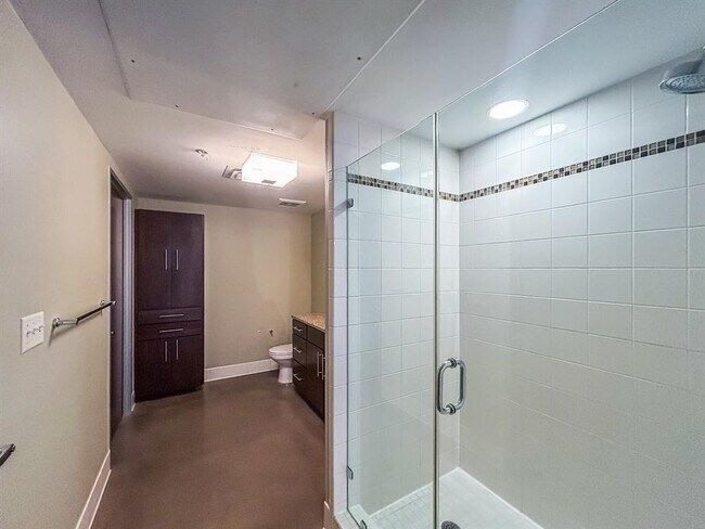 Building Photo - 800 Brazos St