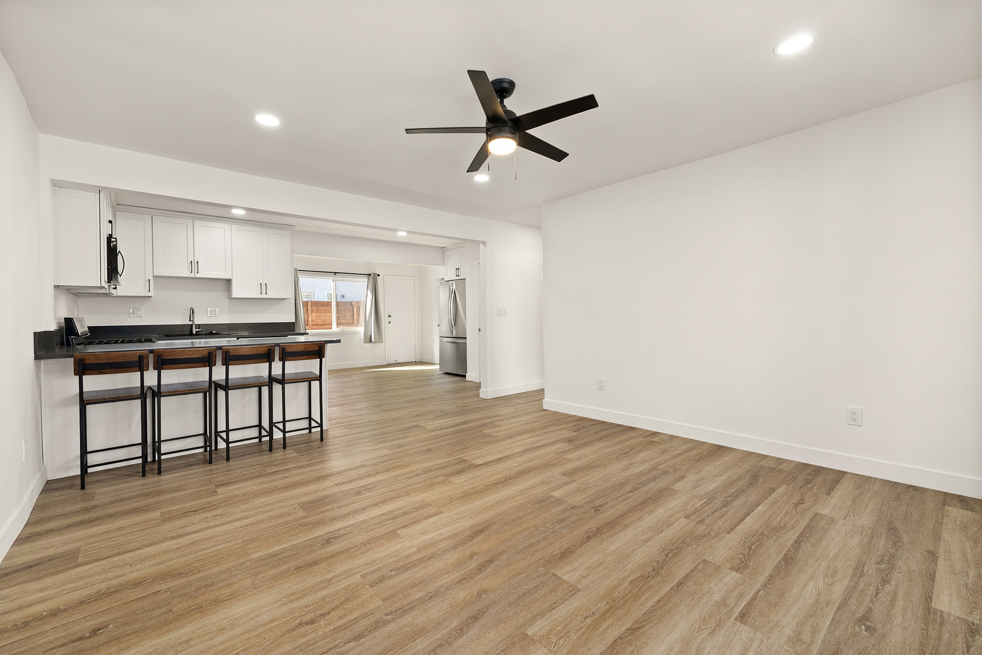 Building Photo - 715 Sunset Ave