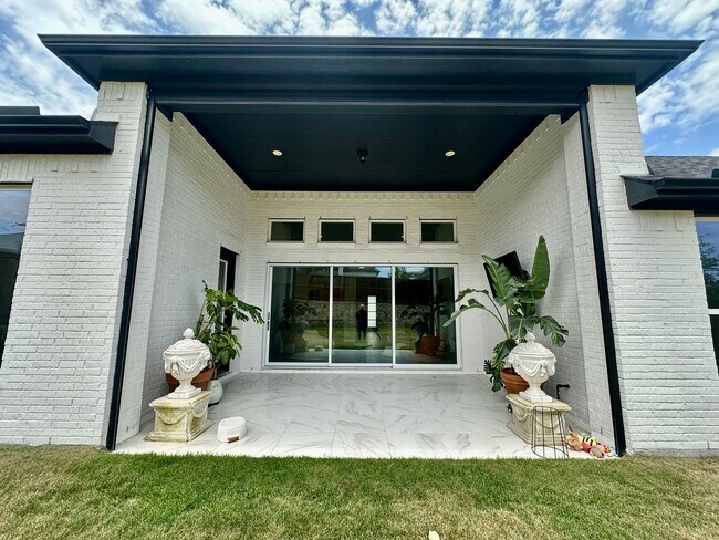 Building Photo - Stunning 4BR/3.5BA Modern Home in Walsh — Available 7/21