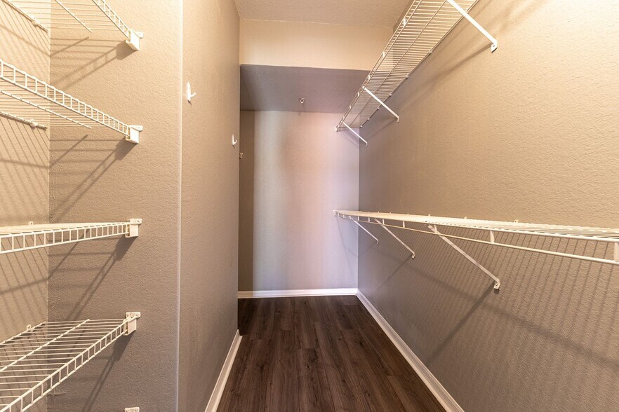 Building Photo - 6330 Aragon Way