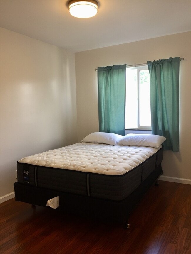 Building Photo - Aiea: 2 Bed, 1 Bath, 1 Parking, Duplex Unit