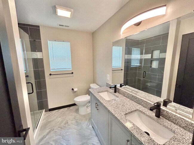 Building Photo - 201 McKinley Ave