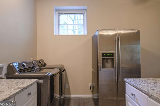Building Photo - 304 Bridle Path