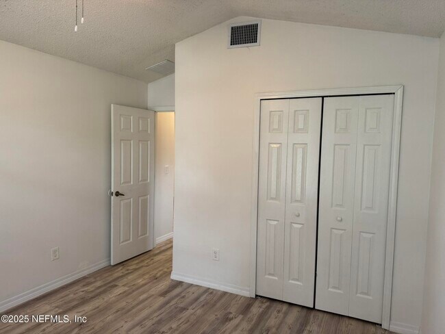 Building Photo - 96676 Commodore Point Dr