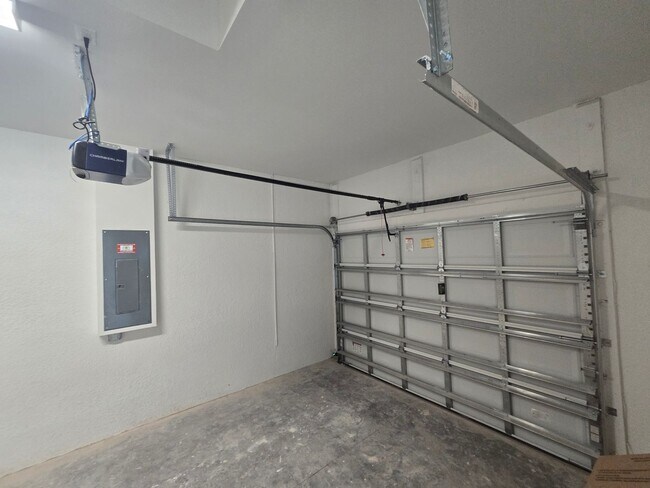 Building Photo - BRAND NEW HOME-2/2/1