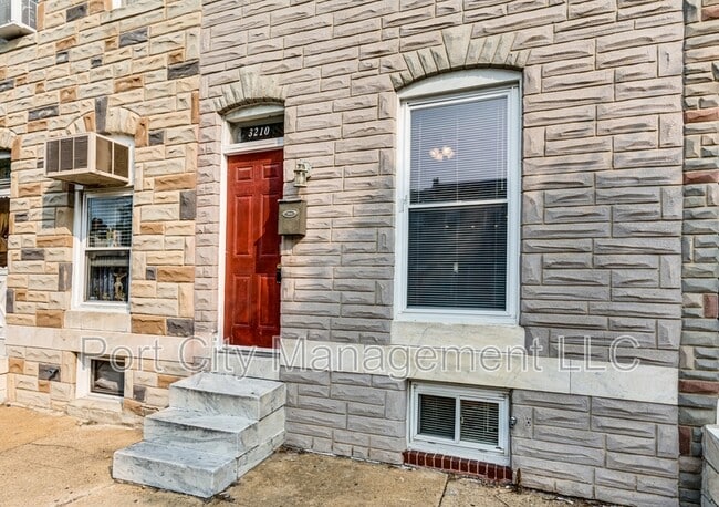 Building Photo - 3210 E Fairmount Ave