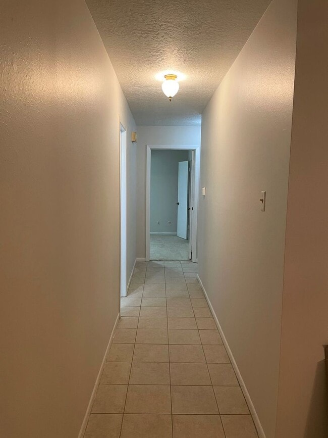 Building Photo - 535 Hillebrandt St