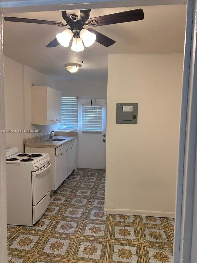 Building Photo - 3690 SW 14th St