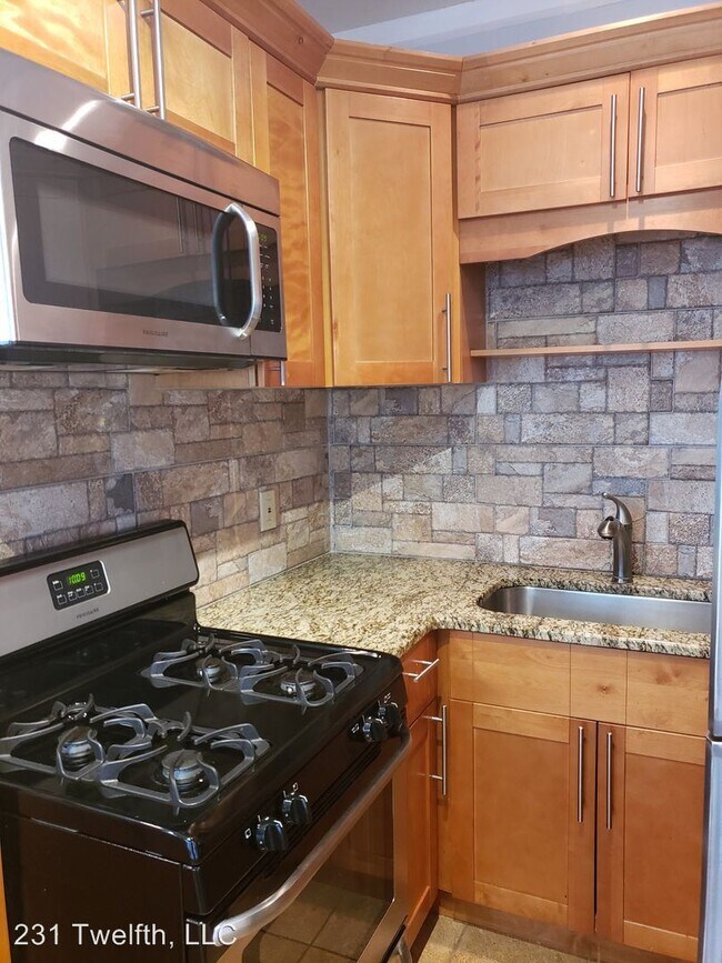 Building Photo - 1 br, 1 bath Apartment - 231 12th Street