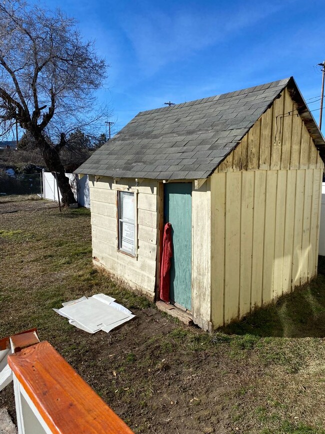 Building Photo - 2 Bedroom 1 Bath House