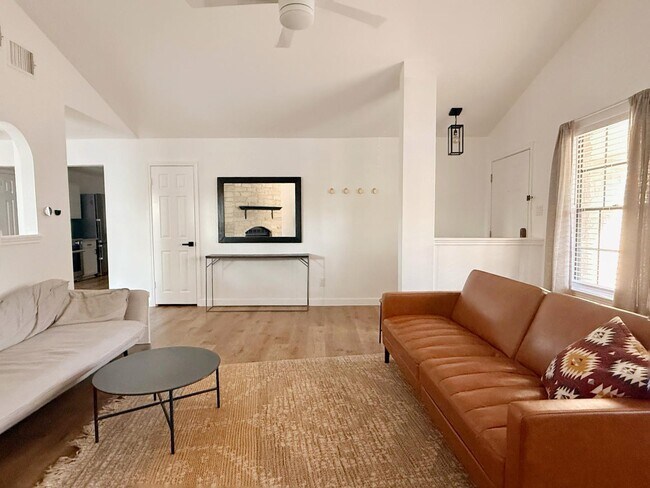 Building Photo - 1706 Woodwind Ln