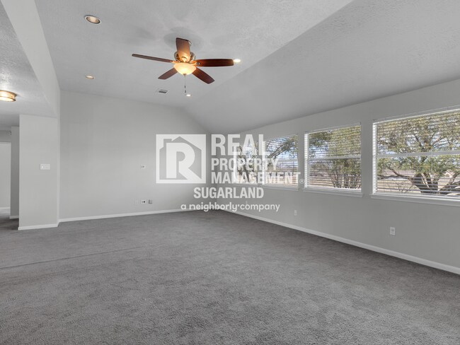Building Photo - Executive Living in the Heart of Sugar Land