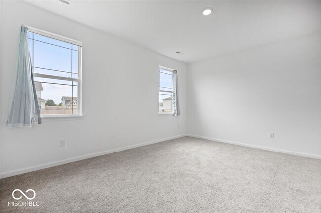 Building Photo - 2285 Pne Vly Dr