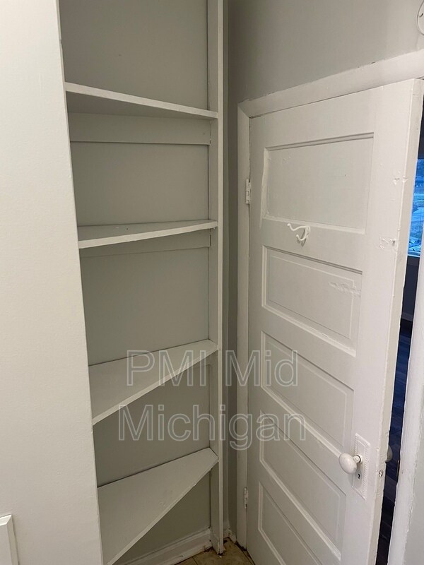 Building Photo - 1213 Lincoln