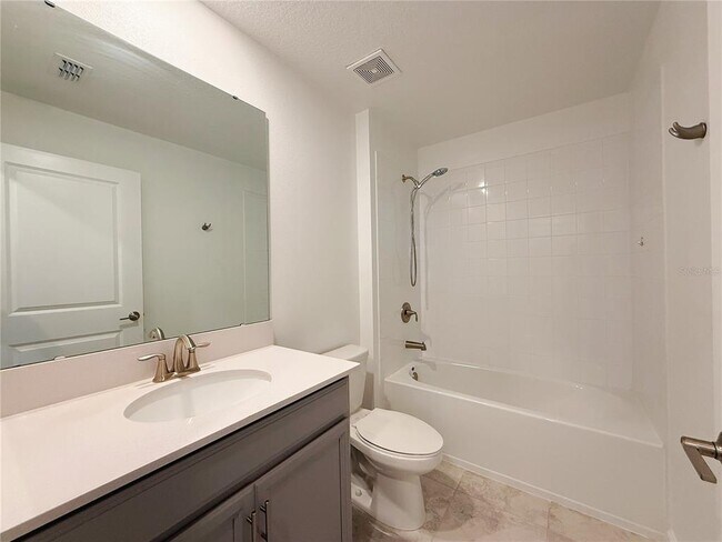 Building Photo - 5001 Center Ct