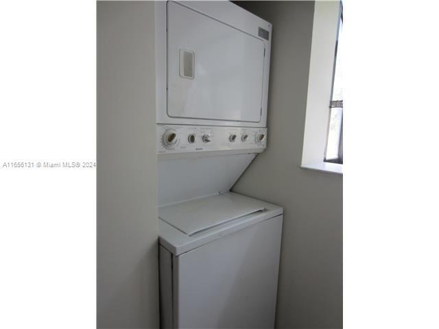 Building Photo - 506 Gardens Dr