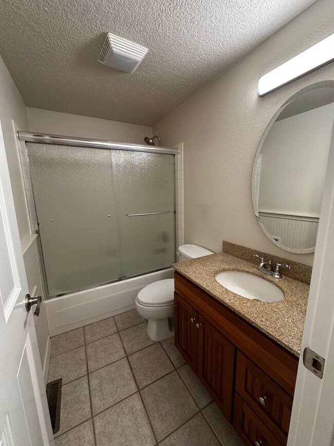 Building Photo - 4 Bed, 3 Bath Home in Hailey, Idaho with Beautiful Mountain Views