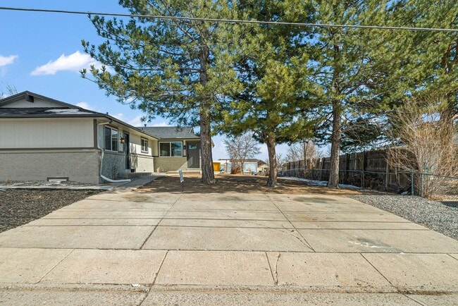 Building Photo - 6364 Julian St