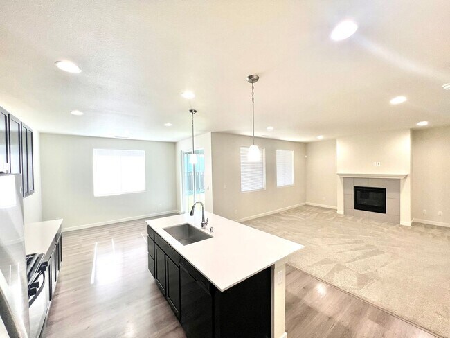 Building Photo - AVAILABLE NOW! 3BD 2.5 BATH TUMWATER LIVING