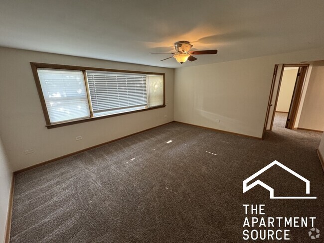 Building Photo - 4752 N Menard Ave