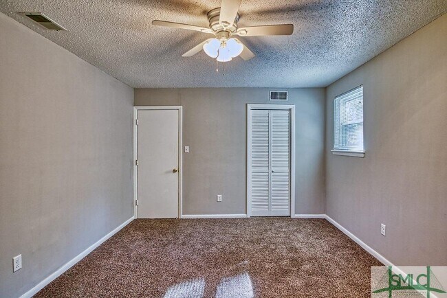 Building Photo - 11105 Largo Dr