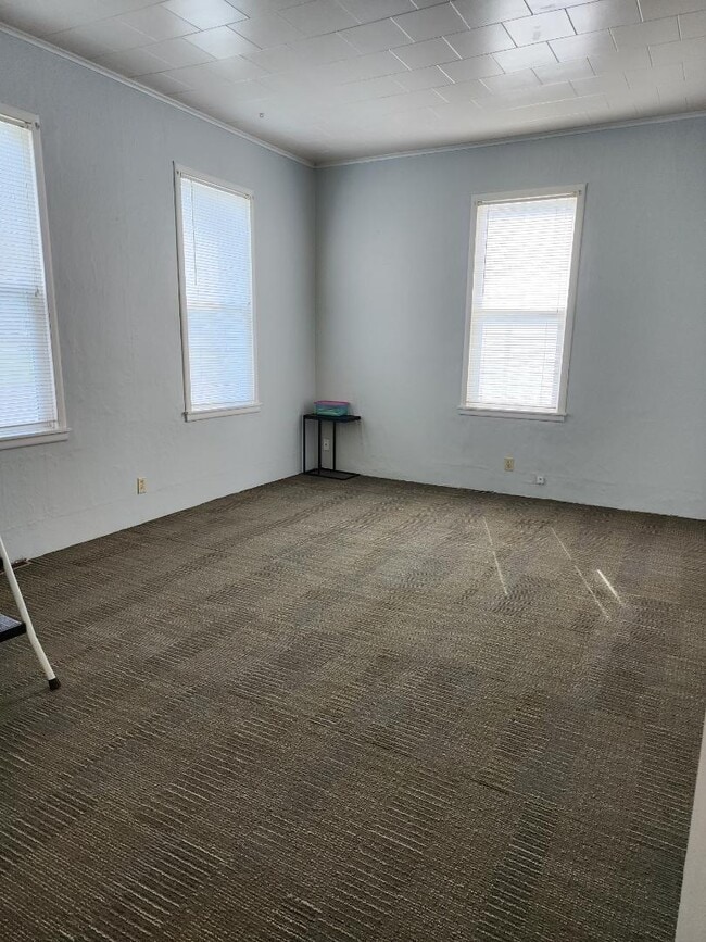 Building Photo - 115 E Somo Ave