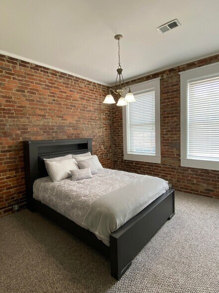 Building Photo - 11 Pickens St NW