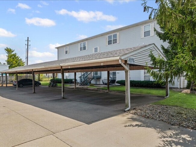 Interior Photo - 108 Oak Creek Plaza