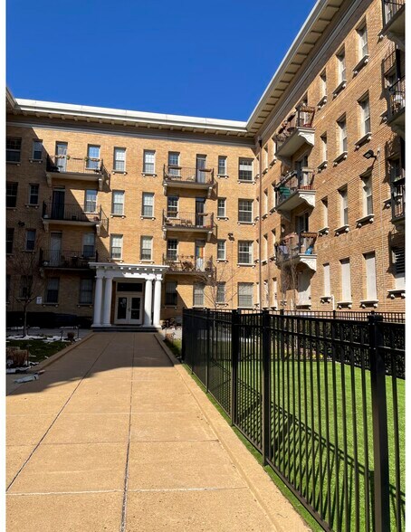 Building Photo - 1401 Columbia Rd NW