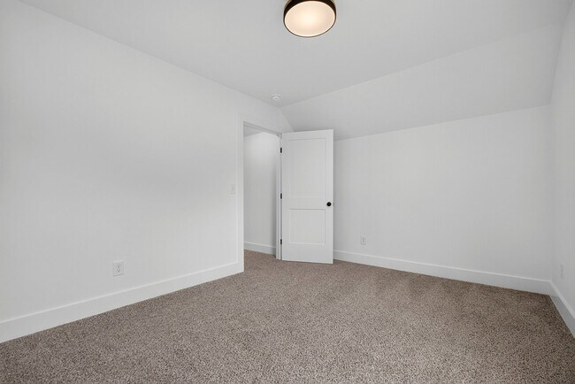 Building Photo - 165 Cripps Ln