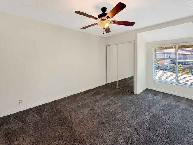 Building Photo - Spacious 3BR/2BA with Private Yard in Para...