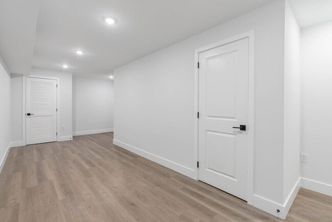 Building Photo - 2057 E Rush St