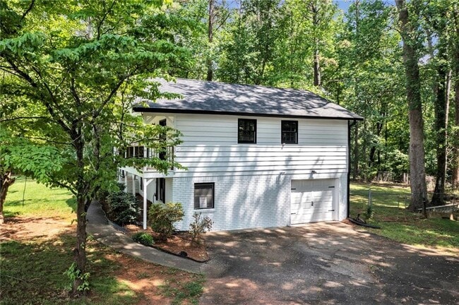 Building Photo - 5902 Cumming Hwy